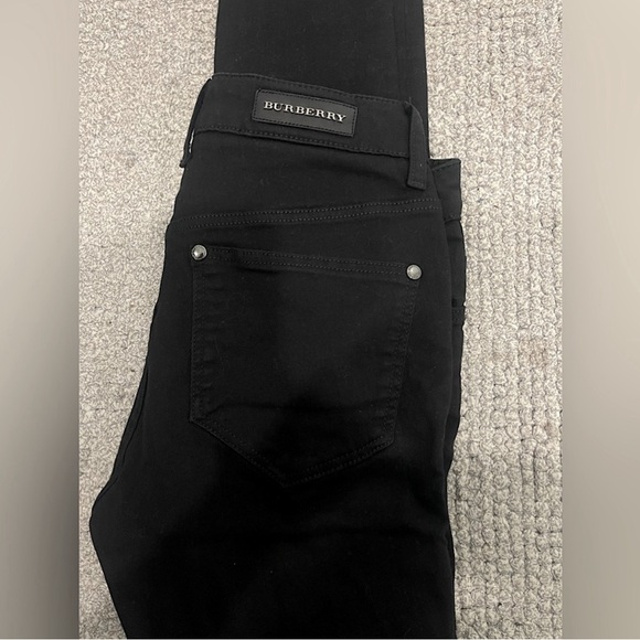 Authentic Burberry Black Dark Wash Denim Jeans
Size 25 - Picture 3 of 14